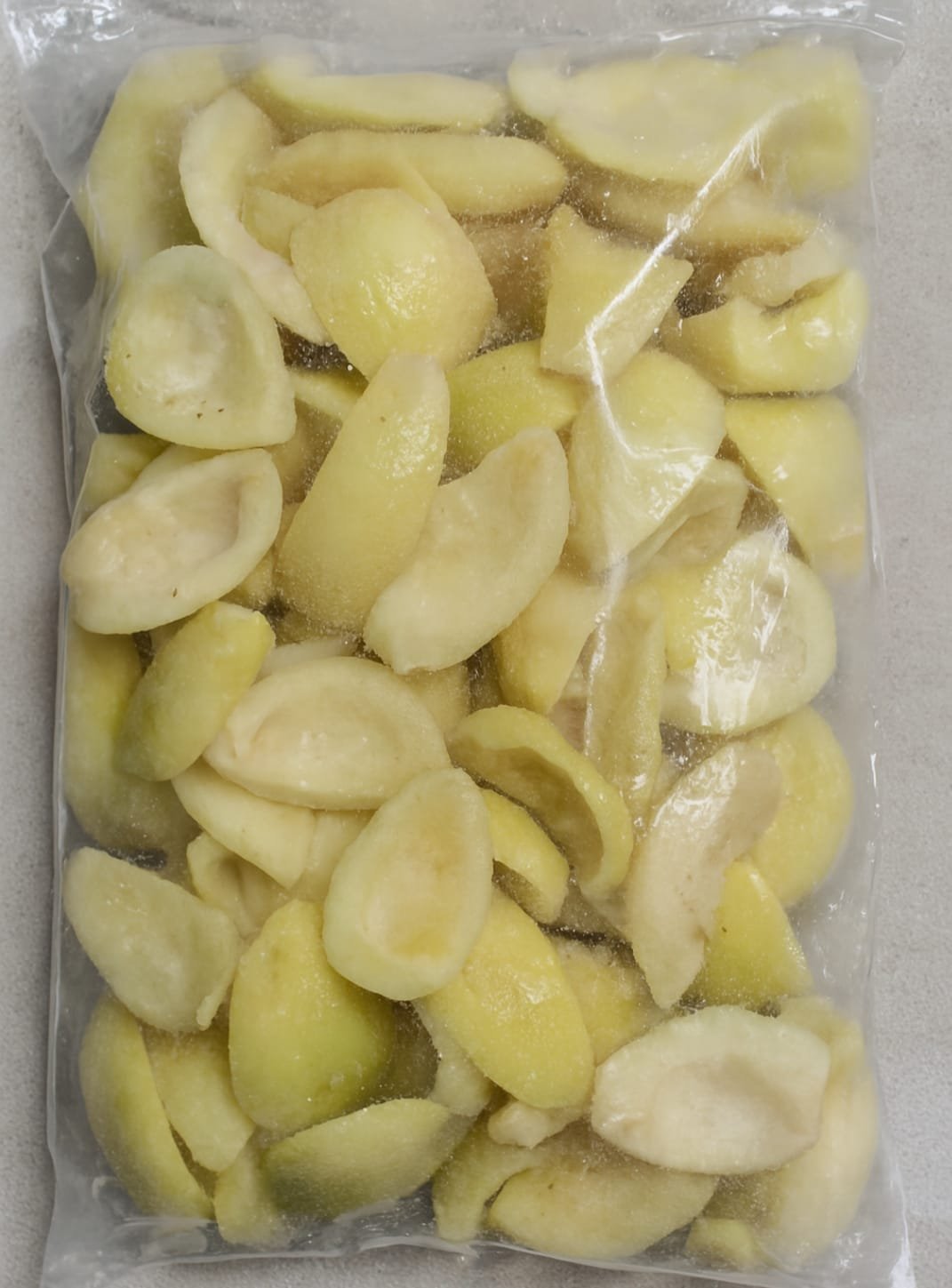 2025/11/1000384733-1.jpg جوافه مخليه بدون بذر مجمده - مثالية للعصائر - الصورة 1